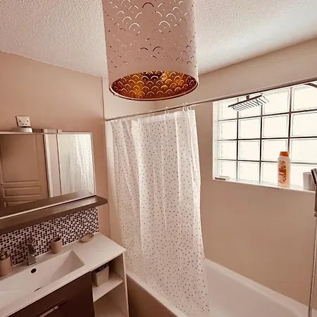 Cocon Urbain - Avec Parking Prive Gratuit Apartman